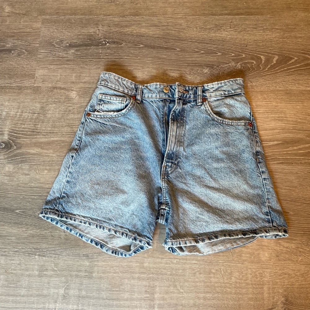 Zara TRF Blue Jean Shorts with High-Waisted Fit and Cuffed